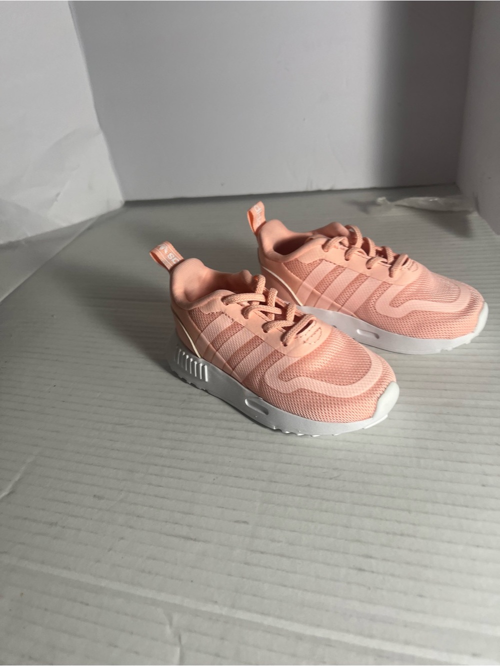 Adidas size 6 children like New
